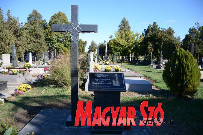 A római katolikus temetőben emlékművet állítottak a 44-45-ös ártatlan áldozatoknak  (Fotó: Paraczky László)