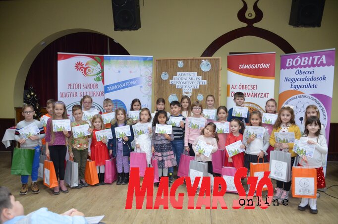 A tavalyi adventi képzőművészeti pályázat díjazottjai (Fotó: Kancsár Izabella) A tavalyi adventi képzőművészeti pályázat díjazottjai (Fotó: Kancsár Izabella)