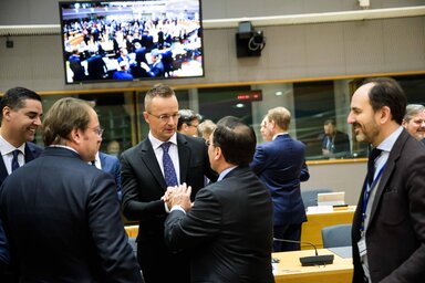 Szijjártó Péter lekezel Radoslaw Sikorskival, aki decembertől ismét lengyel külügyminiszter (Facebook/Szijjártó Péter oldala)