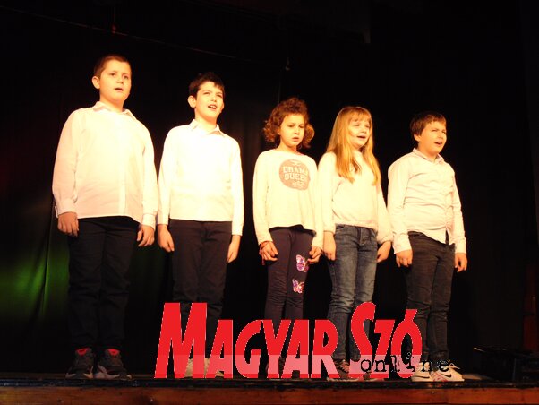 A Fejős Klára Általános Iskola harmadikosai népdalokat énekeltek (Fotó: Vidács Hajnalka)