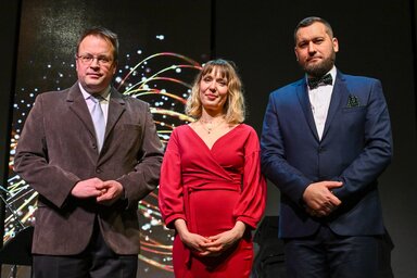 Süveges Gergő, a magyarországi díj, Balog Fruzsina, a közönségdíj és Szabó Sándor, a külhoni díj elnyerője (Fotó: MTI)