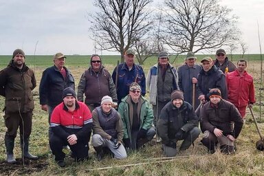 A vadgazdálkodás széles körű tevékenység, így az állomány etetése mellett fásítással is foglalkoznak a topolyaiak / Őzbak Vadásztársaság felvétele