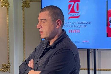 Stevo Grabovac a belgrádi Moszkva Szállóban megtartott eredményhirdetésen, fotó: 021.rs