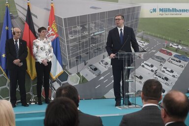 Aleksandar Vučić: A Mühlbauer Group új üzemében 150 személyt terveznek alkalmazni, nettó 900 eurós havi bérrel (buducnostsrbijeav – Instagram)