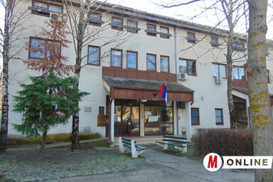 A magyarcsernyei Nemzeti Munkaközvetítő Szolgálat épülete (Vidács Hajnalka felvétele)