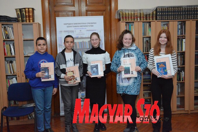 A díjazott felsősök egy csoportja, fotó: Paraczky László A díjazott felsősök egy csoportja, fotó: Paraczky László