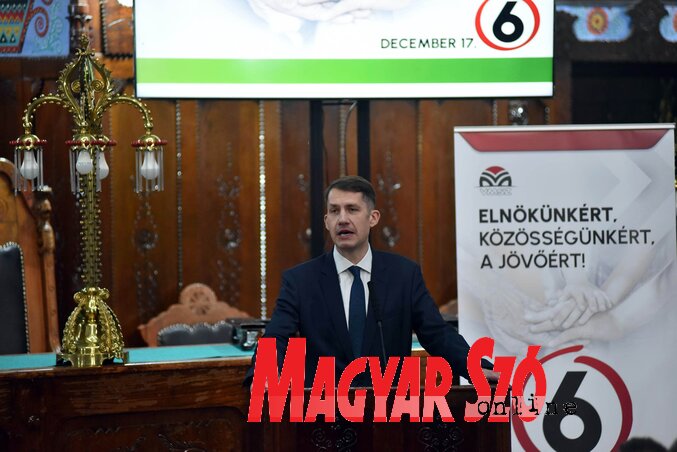 Elengedhetetlen, hogy a választási kampány során ismertetett prioritások a kormány megválasztásától kezdve ne csak a VMSZ prioritásai legyenek, hanem beépüljenek a kormányprogramba – nyomatékosította Pásztor Bálint (Molnár Edvárd felvétele) Elengedhetetlen, hogy a választási kampány során ismertetett prioritások a kormány megválasztásától kezdve ne csak a VMSZ prioritásai legyenek, hanem beépüljenek a kormányprogramba – nyomatékosította Pásztor Bálint (Molnár Edvárd felvétele)