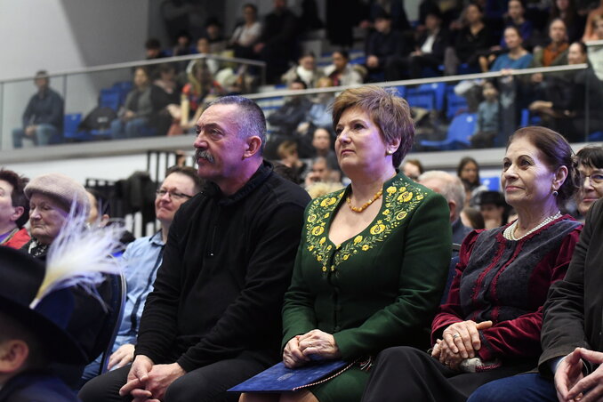 Závogyán Magdolna jobbról a második (Fotó: MTI)