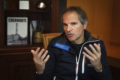 Rafael Grossi, a Nemzetközi Atomenergia-ügynökség főigazgatója szerint a helyzet stabil a zaporizzsjai atomerőmű környékén, de törékeny (Fotó: Beta/AP)