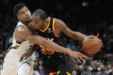 Kevin Durant bizakodóbb lehet a jövőt illetően, mint Giannis Antetokounmpo? (Fotó: Beta/AP)