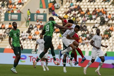 Volt minden a dél-afrikai kapu előtt (Fotó: Beta/AP)