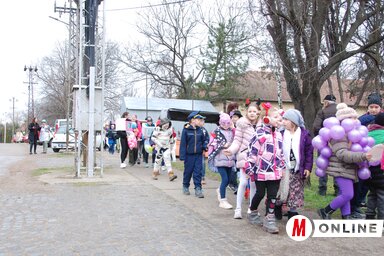 Felsőhegyen elűzték a telet a gyerekek (Horváth Attila felvétele)