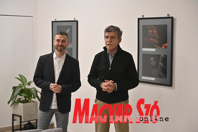 Kollégánk, Diósi Árpád és Vitomir Simurdić, a kiállítás kurátora (Fotó: Ótos András felvétele) Kollégánk, Diósi Árpád és Vitomir Simurdić, a kiállítás kurátora (Fotó: Ótos András felvétele)