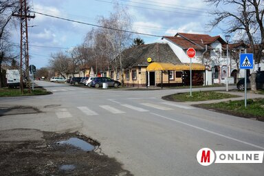Hamarosan jelzőlámpa is kerül a Josip Kramer és a Petar Drapšin utca kereszteződésén álló jelzőtáblák mellé (Fotó: Paraczky László)