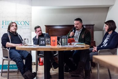 Sándor Zoltán Apátlanok című novelláskötetéből olvasott fel / Mărcuțiu-Rácz Dóra felvétele