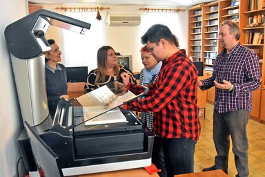 A vendégek megtekinthették a digitalizációs munkát is, amelyet a VMMI végez / Gergely Árpád felvétele