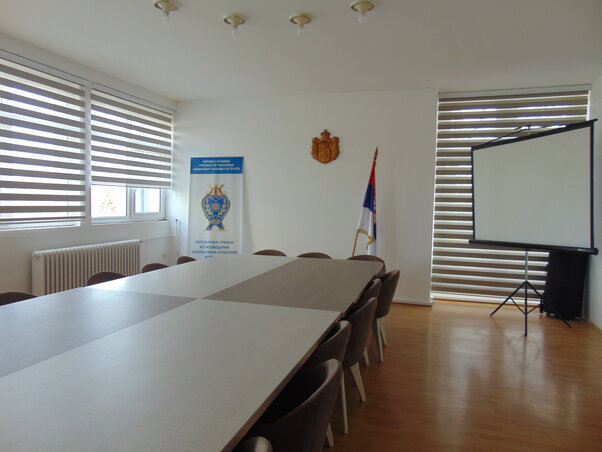 A kisebb ülésterem, ahol a városi tanács tagjai vitatják meg az önkormányzatot érintő kérdéseket (Fotó: Vidács Hajnalka)