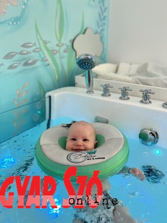 A lebegés nagy mozgást igényel (Fotó: Baby Spa Bečej – BabyLux)