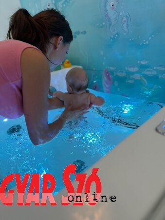 A hidroterápia számos jótékony hatással bír a kisbabák számára (Fotó: Baby Spa Bečej – BabyLux)