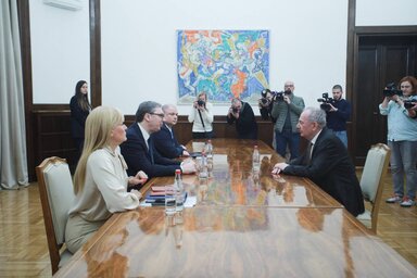 Aleksandar Vučić Slobodan Nikolićtyal, az Orosz Párt listavezetőjével (Fotó: Beta)