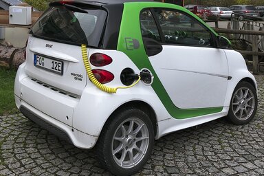 A lítium az elektromos autókban használt akkumulátorok kulcsfontosságú alkotóeleme (Fotó: Pixabay)