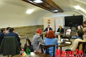 A Magyar Nemzeti Tanács szakkönyveket adott át a vajdasági magyar média szerkesztőségei részére