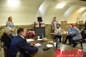 A Magyar Nemzeti Tanács szakkönyveket adott át a vajdasági magyar média szerkesztőségei részére