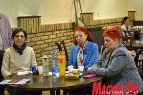 A Magyar Nemzeti Tanács szakkönyveket adott át a vajdasági magyar média szerkesztőségei részére