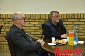 A Magyar Nemzeti Tanács szakkönyveket adott át a vajdasági magyar média szerkesztőségei részére