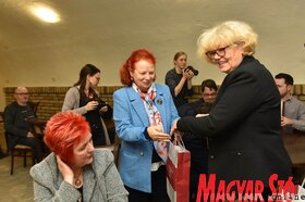 A Magyar Nemzeti Tanács szakkönyveket adott át a vajdasági magyar média szerkesztőségei részére