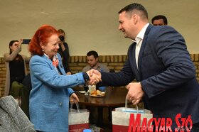 A Magyar Nemzeti Tanács szakkönyveket adott át a vajdasági magyar média szerkesztőségei részére