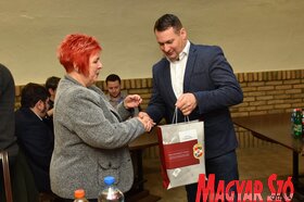 A Magyar Nemzeti Tanács szakkönyveket adott át a vajdasági magyar média szerkesztőségei részére