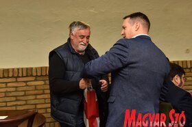 A Magyar Nemzeti Tanács szakkönyveket adott át a vajdasági magyar média szerkesztőségei részére