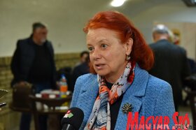 A Magyar Nemzeti Tanács szakkönyveket adott át a vajdasági magyar média szerkesztőségei részére