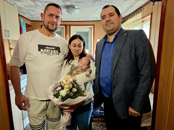 Oromhegyesen Lillát látogatta meg a polgármester (Puskás Károly felvétele) Oromhegyesen Lillát látogatta meg a polgármester (Puskás Károly felvétele)