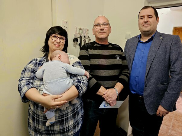 Magyarkanizsán Levente kapott ajándékot (Puskás Károly felvétele) Magyarkanizsán Levente kapott ajándékot (Puskás Károly felvétele)