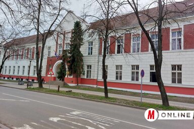 Az Óbecsei Gimnázium (Fotó: Kancsár Izabella)