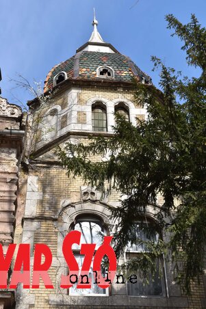 A ház legkiemelkedőbb része a nyolcszögű torony / Molnár Edvárd felvétele A ház legkiemelkedőbb része a nyolcszögű torony / Molnár Edvárd felvétele