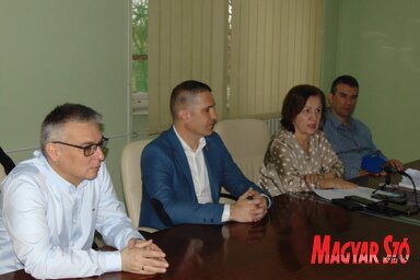 Neboljša Nedeljković, Nikola Lukač, dr. Vesna Tomin és Saša Tanackov, a városi tanács tagja (Fotó: Vidács Hajnalka)