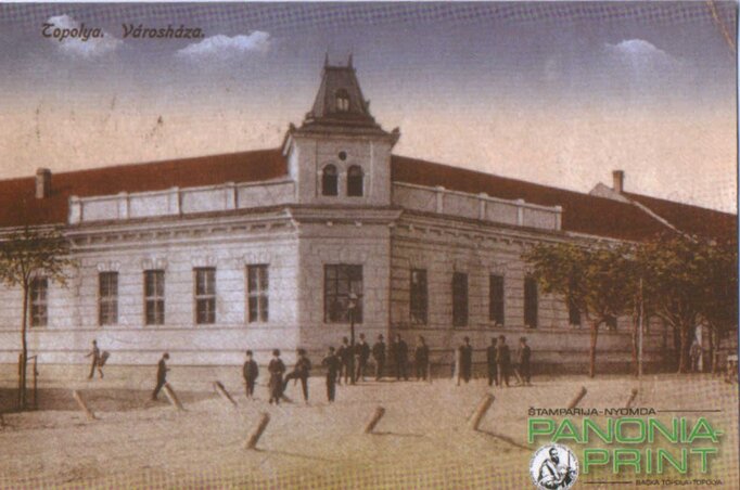A topolyai régi községházát az 1880-as években építették és a XX. század 60-as éveiben bontották le A topolyai régi községházát az 1880-as években építették és a XX. század 60-as éveiben bontották le