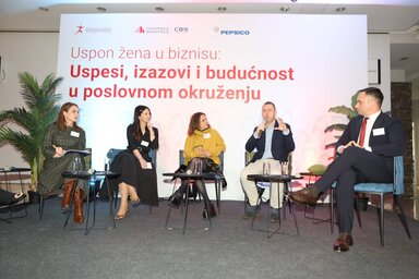 A Szerbiai Amerikai Kereskedelmi Kamara által megtartott panelbeszélgetés résztvevői (Fotó: Beta)