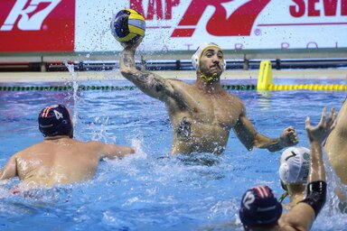 Egyelőre nem tudni, Edoardo Di Somma (labdával) mennyit kényszerül kihagyni (Fotó: MTI)