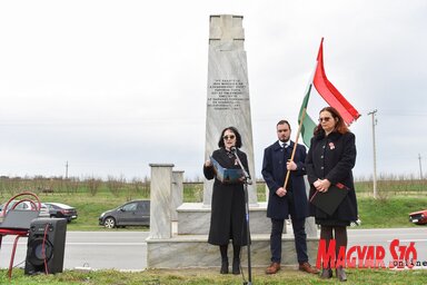 A kaponyai csata emlékművénél Matin Hajnalka mondott beszédet (MOlnár Edvárd felvétele)