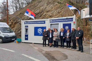 Az új montázsfiókok egyike (A Koszovó-ügyi iroda felvétele)
