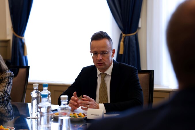 Szijjártó: Amíg nem találják fel, hogyan lehet a földgázt vagy a kőolajat hátizsákban vagy sporttáskában szállítani, addig szükség lesz a csővezetékekre (Fotó: Beta) Szijjártó: Amíg nem találják fel, hogyan lehet a földgázt vagy a kőolajat hátizsákban vagy sporttáskában szállítani, addig szükség lesz a csővezetékekre (Fotó: Beta)
