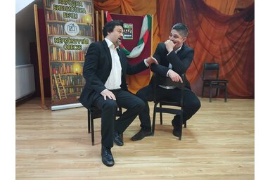 Kálló Béla és Tóth Péter Lóránt a Szabadságharc című előadásban (Kancsár Izabella felvétele)