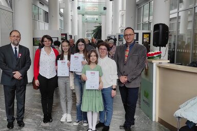 A díjazott vajdasági diákok egy része és kísérőik Miskolcon (Fotó: Gallusz Gabriella)