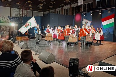 A Topolyán bemutatott összeállítást a Kodály Zoltán MMK nemzeti ünnepünk napján a Magyarság Háza felkérésére Brassóban is színpadra viszi / Kazinczy Paszterkó Diana felvétele