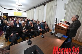 Várady Tibor akadémikus előadása a Szerb Tudományos és Művészeti Akadémia újvidéki székházában