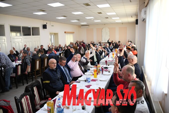 A tagság újabb bizalmat szavazott Goga Zsoltnak, a Népkör eddigi elnökének (Fotó: Paraczky László) A tagság újabb bizalmat szavazott Goga Zsoltnak, a Népkör eddigi elnökének (Fotó: Paraczky László)
